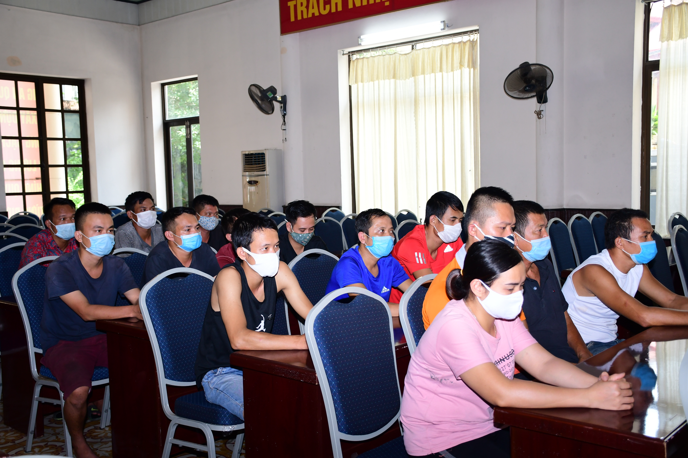 Công an quận Ngô Quyền: Bắt quả tang 14 người đánh bạc dưới hình thức đá  gà ăn tiền 